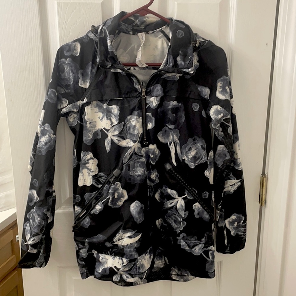 Lululemon wind breaker